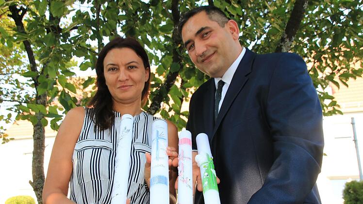 Lusine Taschtschjan und Andranik Hakobyan sind stolz, dass sie mit ihrer Kerzen-Manufaktur so viel Erfolg haben. Foto: Heike Beudert