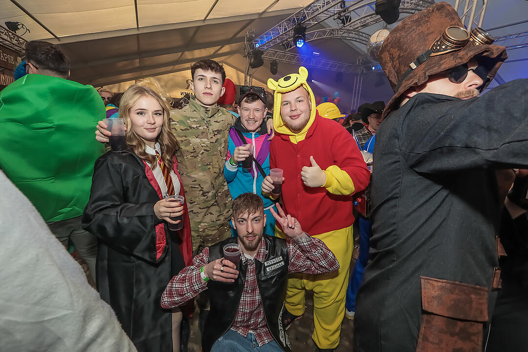 Im großen Festzelt wurde richtig gefeiert!
