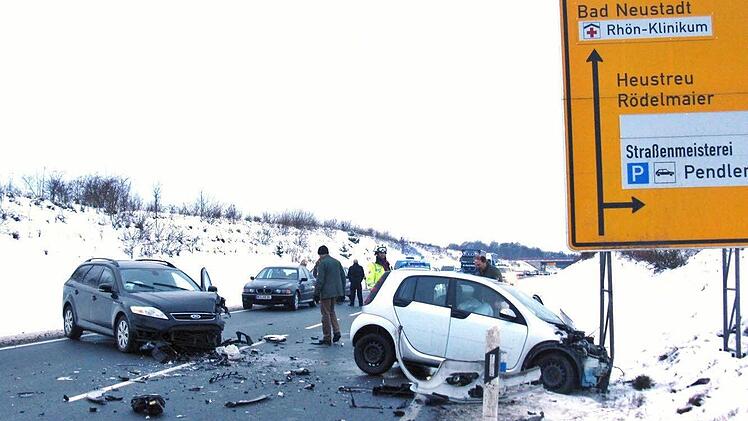 Bei diesem Unfall bei Rödelmaier sind zwei Personen schwer verletzt worden.  Foto: Hanns Friedrich