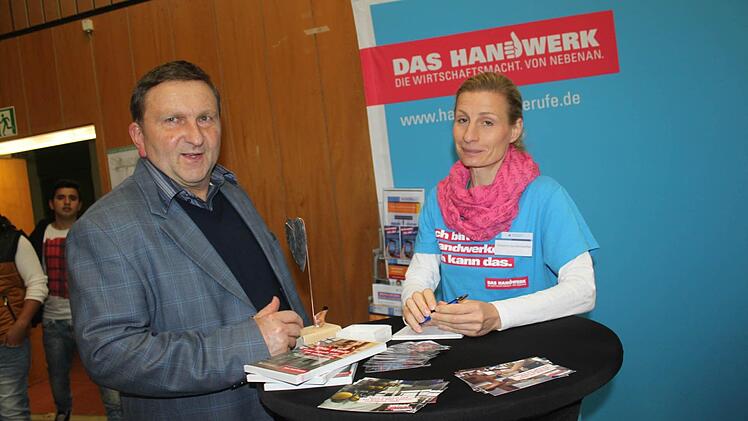 Bäcker-Obermeister Gerhard Löffler am Stand des Handwerks  Foto: Veronika Schadeck