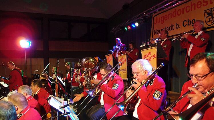 Impressionen vom Galakonzert des Jugendorchesters Neustadt in der Mehrzweckhalle Heubischer Straße.Foto: Jochen Berger