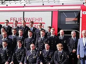 Die Kameraden der Freiwilligen Feuerwehr Kleinseebach sind stolz auf ihr neues Fahrzeug. Foto: Jochen Schuster