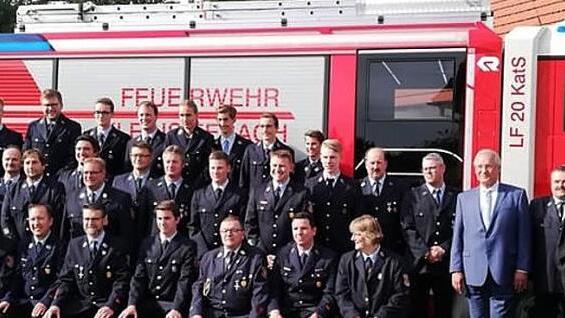 Die Kameraden der Freiwilligen Feuerwehr Kleinseebach sind stolz auf ihr neues Fahrzeug. Foto: Jochen Schuster