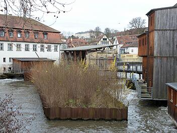 Vielen Bambergern ist das eingespundete Areal samt den Resten der Sterzersmühle dahinter ein Dorn im Auge. Foto: Ronald Rinklef