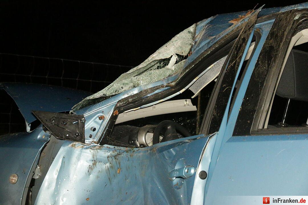 Unfall auf B505: Frau prallt mit Pkw gegen Baum