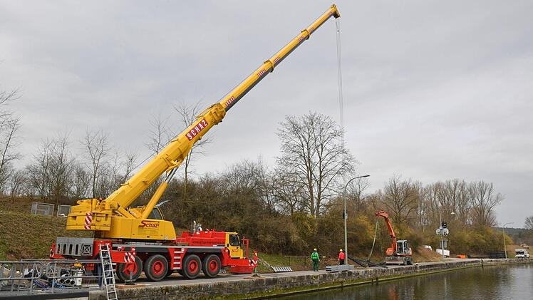 Der mächtige Kran an der Forchheimer Schleuse  Foto: Ronald Rinklef