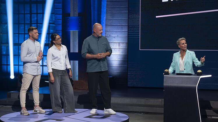 Moderatorin begrüßte "Team Rosin" mit Kapitän Frank Rosin, Alina Meissner-Bebrout und Robin Pietsch als starke Herausforderer. Insgesamt hatten oder haben sie sechs Michelin-Sterne.