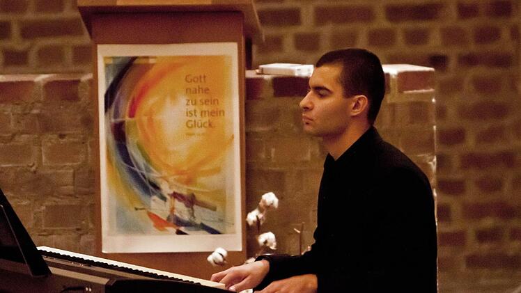 "Church Rocks" lautete das Motto eines Adventskonzert in der Coburger Kirche St.Markus. Am E-Piano: Arno SeifertFoto: Jochen Berger