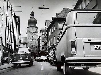 Heute kaum noch vorstellbar: Dichter Autoverkehr in der Coburger Spitalgasse. Foto: Archiv