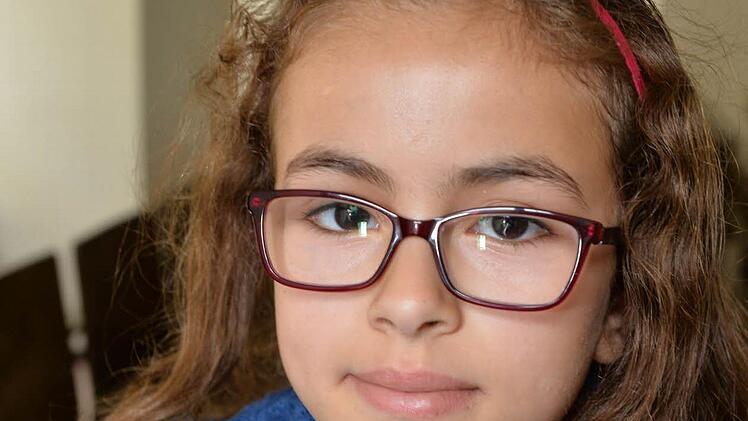 Mounia (11) aus Bamberg: "Zum Thema Islam wurde mir heute eine Menge beigebracht. Ich habe schon mal zusammen mit meinen Eltern eine Moschee in Marokko besucht. Das war alles sehr toll und interessant. Aus Marokko weiß ich, dass in Moscheen Männer und Frauen nicht zusammen beten dürfen. Jeder hat seinen eigenen Raum dafür, man ist sozusagen getrennt. "