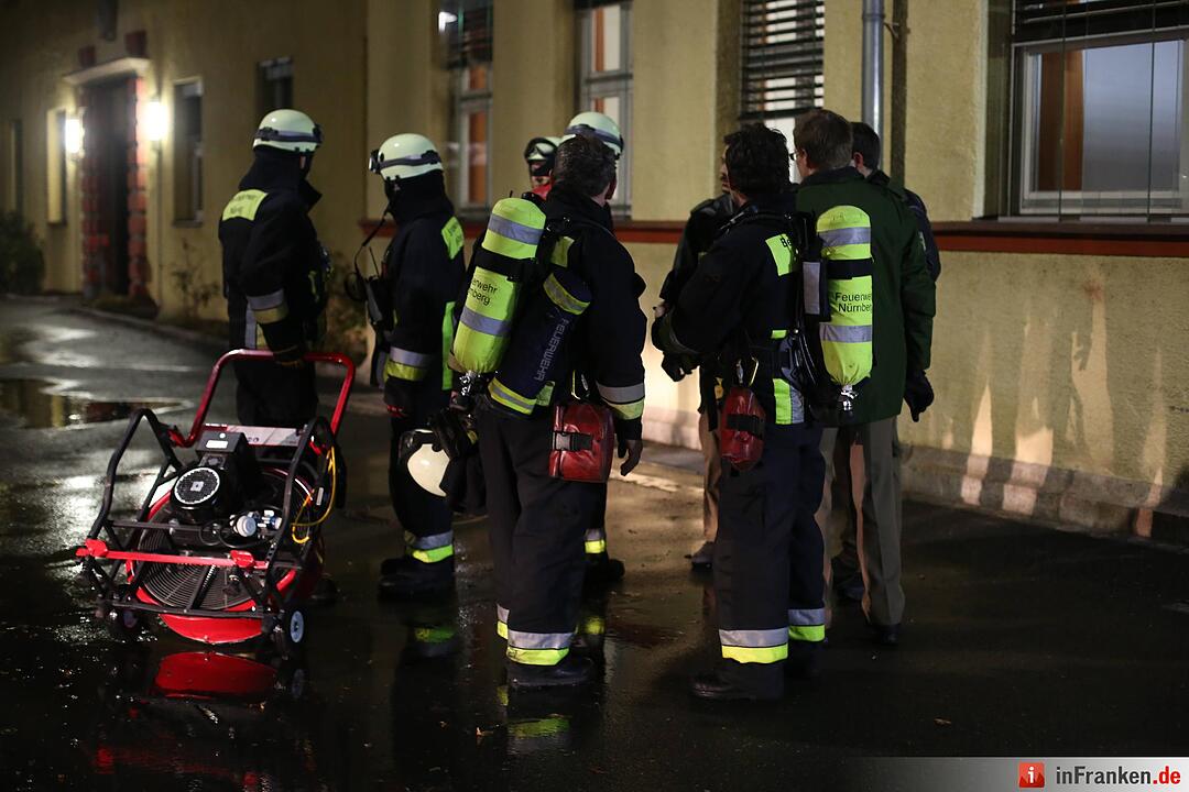 Bett fing im Klinikum Feuer - Großeinsatz der Rettungskräfte in Nürnberg-Nord