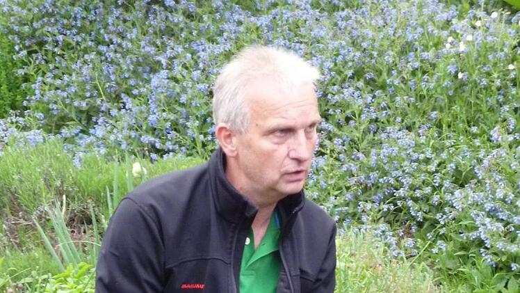 Otmar Diez aus Sulzthal ist Kr&auml;uterexperte. Er wei&szlig;, wie man mit Kr&auml;utern vorbeugen und heilen kann.Philipp Bauernschubert