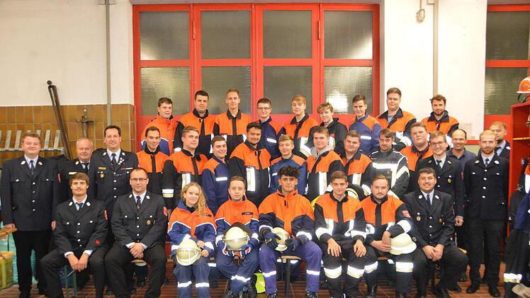 Die Truppmannsausbildung in der VG Euerdorf haben alle angehenden Feuerwehranw&auml;rterinnen und -anw&auml;rter erfolgreich abgeschlossen. Foto: Elmar Schmidt