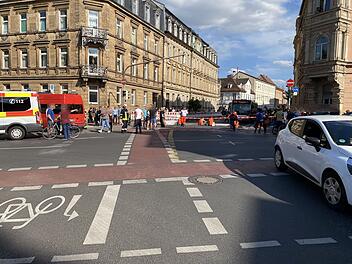 Bamberg: Feuerwehr gerät bei Klimakleber-Blockade "zwischen die Fronten"