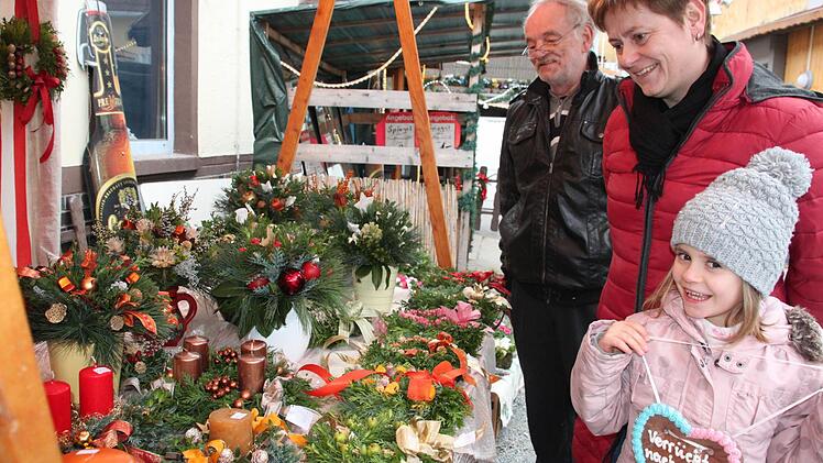 Impressionen von Adventsmarkt und Adventseinläuten in Mainleus. Foto: Stephan Stöckel