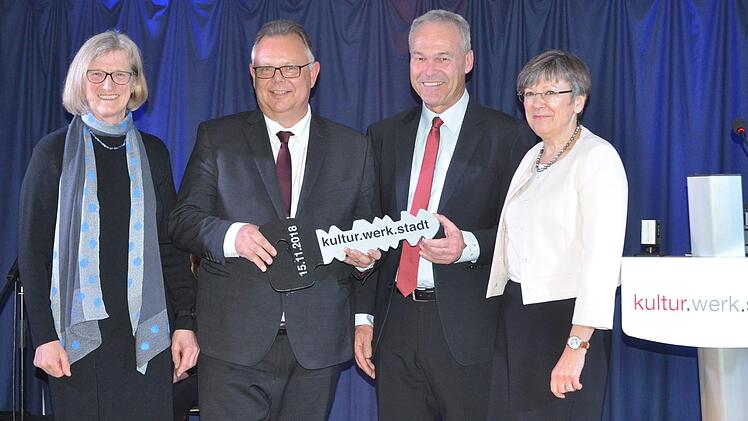Der Schlüssel für den Kulturbürgermeister (von links): Dr. Michaela Probst-Steinmann, Martin Stingl, Frank Rebhan und Heidrun Piwernetz.