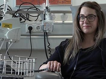 Susanna Zsoter geht alle zwei Wochen zur Immuntherapie. Im Alter von 28 Jahren bekam die Fränkin die Diagnose Darmkrebs. Als "Krebskriegerin" hat sie der unheilbaren Erkrankung den Kampf angesagt. Foto: privat