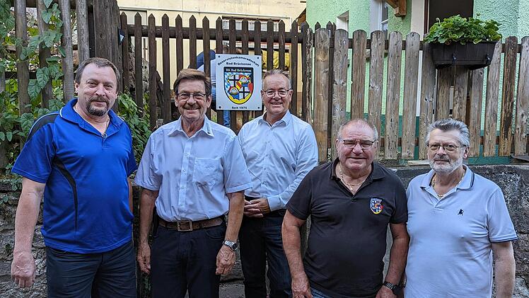 Ein Personalwechsel und diverse Ehrungen standen auf der Tagesordnung der Mitgliederversammlung. Im Bild von links nach rechts: Günther Übelacker, Harald Benke, Frank Glasmacher, Karl Veit, Christian Eilingsfeld.     Foto: Thomas Kötzner