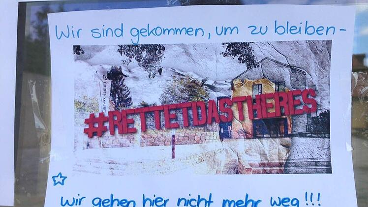 Eines von ungezählten Plakaten, mit denen Schüler und Lehrer gegen die Schließung des Bamberger Theresianums protestieren. Foto: privat