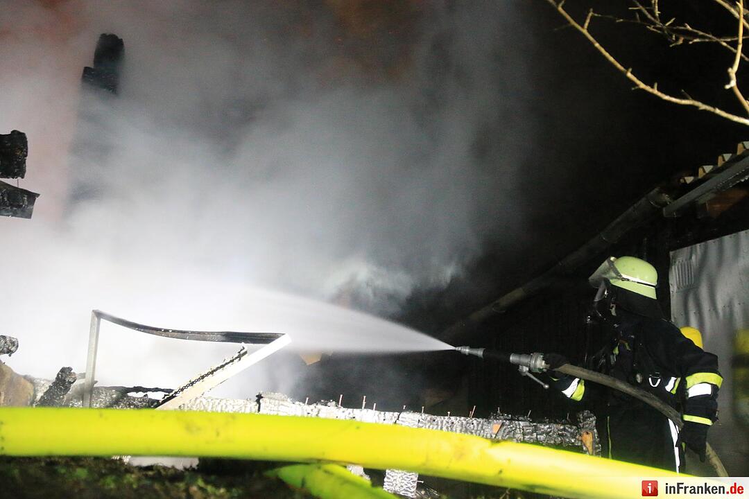 Großeinsatz: Scheunenbrand in Seigendorf