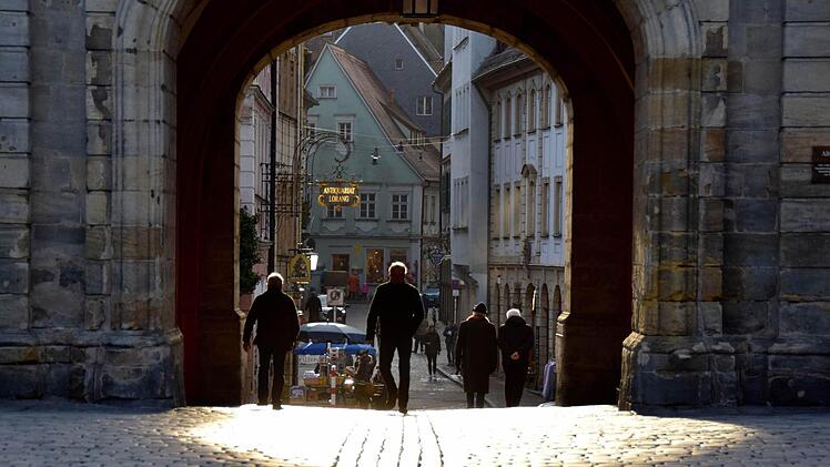 Erster Lichtblick nach vierwöchigem Dauergrau in Bamberg. Experten empfehlen die sonnige Zeit unbedingt zu nutzen, um die Bildung von Glückshormonen anzuregen.  Foto: Ronald Rinklef