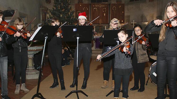 Das Streicherensemble intonierte "Shchedryk", ein ukrainisches Weihnachtslied.Ralf Naumann