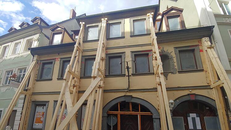 Das Technische Hilfswerk Bamberg hat die Notsicherungsarbeiten am  verfallenden Gebäude in der Sandstraße abgeschlossen.THW Bamberg