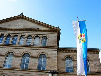 Dringend sanierungsbedürftig: das Landestheater Coburg. Besitzer ist der Freistaat Bayern, Betreiber die Stadt.Foto: Jochen Berger