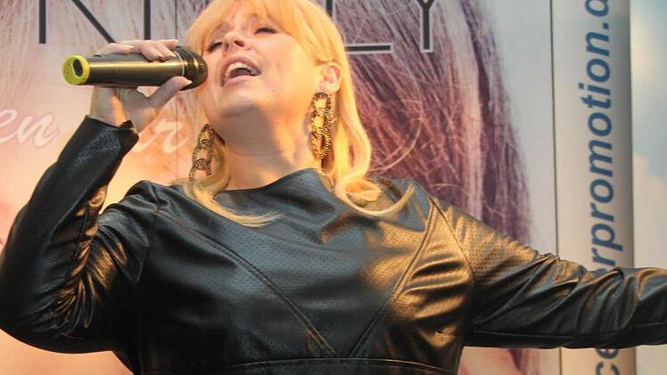 Impressionen von Maite Kellys Auftritt im Einkaufszentrum "Fritz" Foto: Dagmar Besand