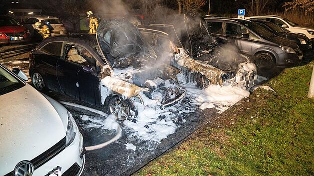 Lichtenfels: Autos brennen nahe der Berufsschule