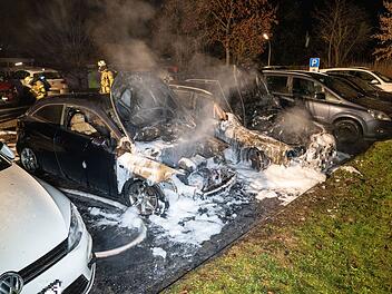Lichtenfels: Autos brennen nahe der Berufsschule
