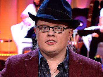 Angelo Kelly wurde von Mitgliedern seiner Familie unterrichtet. Auch die eigenen Kinder des Musikers gingen nicht regul&auml;r zur Schule.