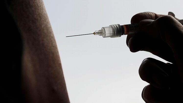 Experten raten zur Impfung gegen die Influenza-Viren. Symbolbild: dpa