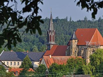 Vom Brunnenberg hat man einen schönen Ausblick auf die evangelische Pfarrkirche.  Fotos: Harald Koch