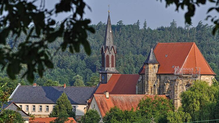 Vom Brunnenberg hat man einen schönen Ausblick auf die evangelische Pfarrkirche.  Fotos: Harald Koch