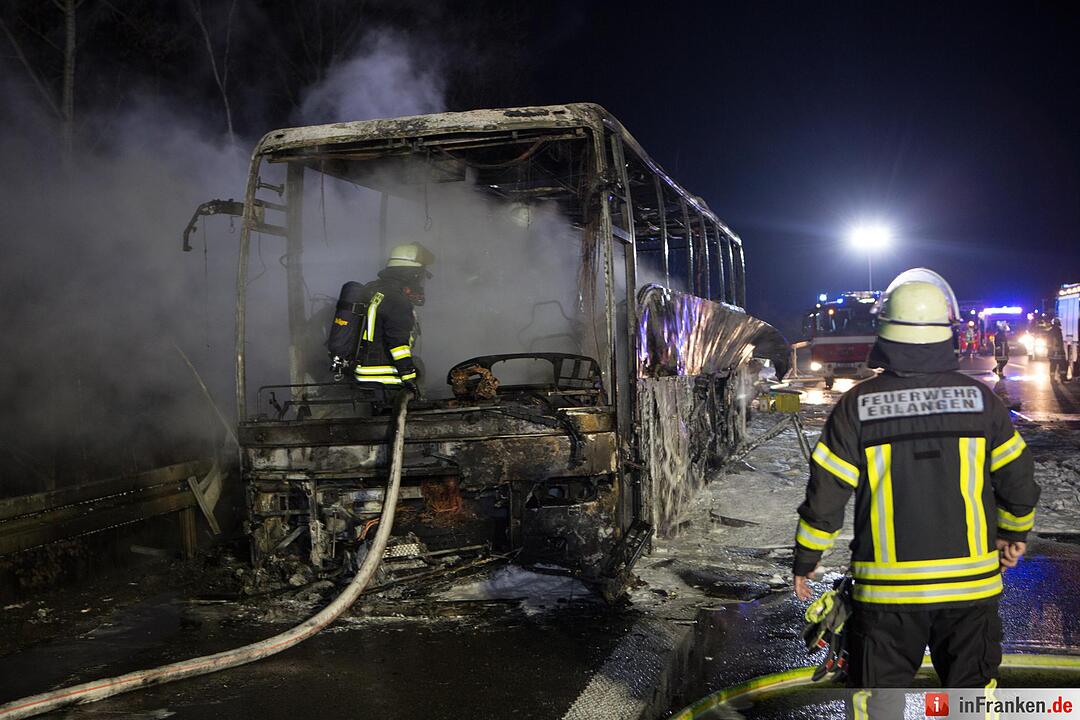 Reisebus auf der A3 ausgebrannt