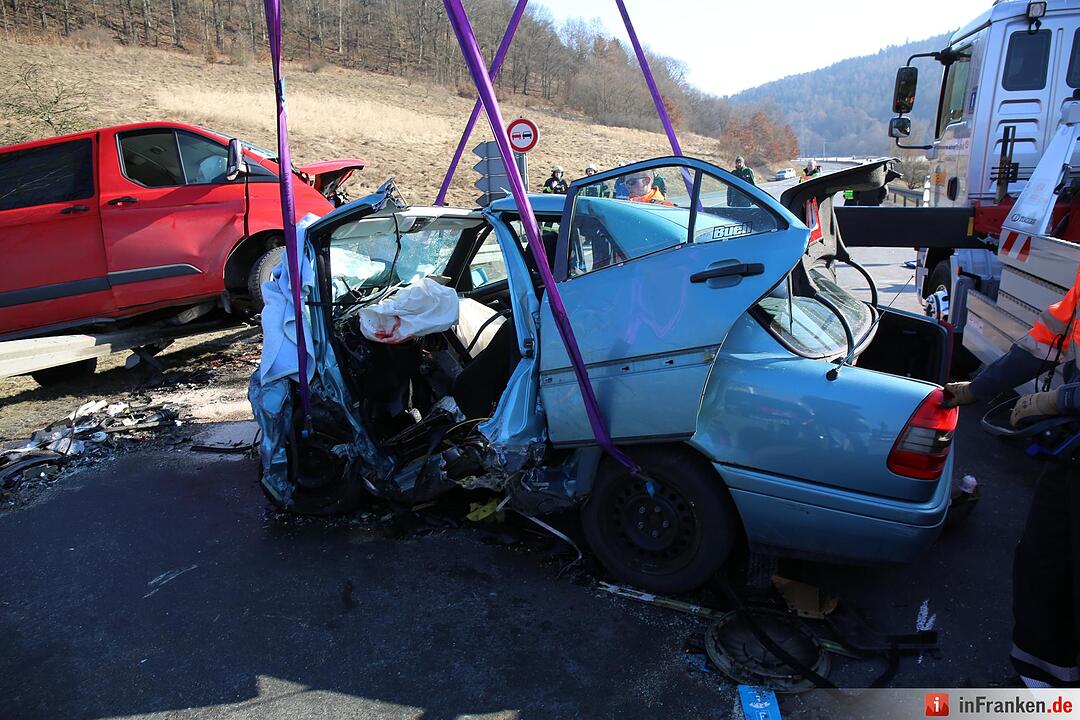 Schwerer Unfall in Kulmbach: Zwei Menschen sterben, ein Mensch wird schwer verletzt