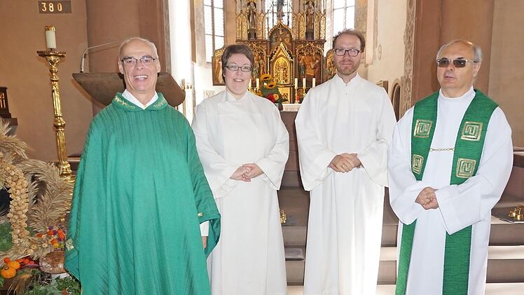 Das Seelsorgeteam der drei Pfarreiengemeinschaften "Immanuel Hohe Rhön", Oberelsbach, "Am Kreuzberg", Bischofsheim und "Die Walddörfer", Sandberg: (von links) Pfarrer Manfred Endres, Gemeindereferentin Corinna Zipprich, Pastoralreferent Stephan Tengler und Pfarrer Hubert Grütz.  Foto: Marion Eckert