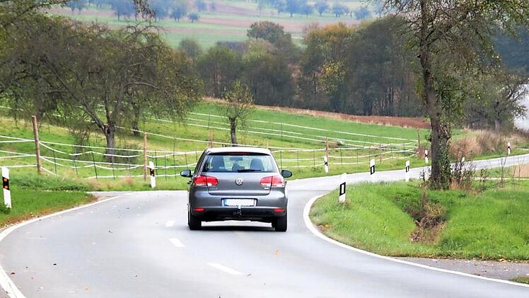 2020 soll die Kreisstraße zwischen Kirchehrenbach und Leutenbach komplett erneuert werden.  Foto: Josef Hofbauer