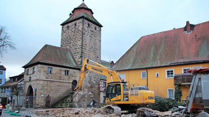Seit gestern gibt es eine völlig neue Perspektive auf den Höchstadter Stadtturm.  Foto: Andreas Dorsch