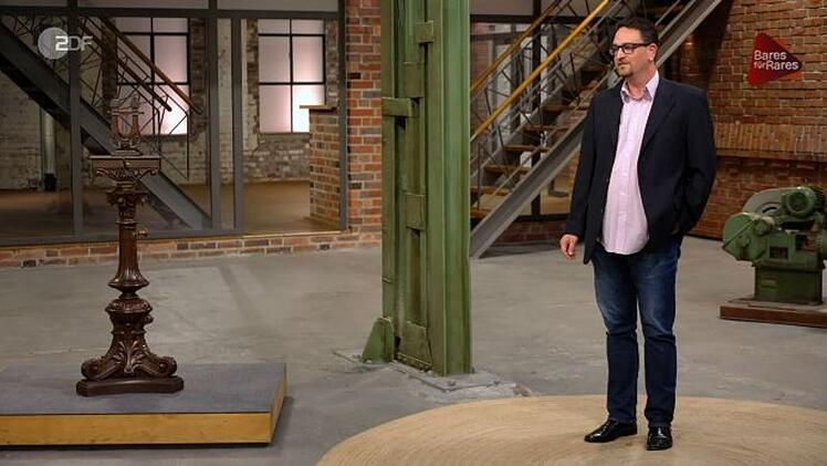 Ein Notenst&auml;nder aus Eichenholz ging f&uuml;r 360 Euro an David Suppes.