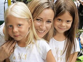Hauptsache majestätisch: Carina I. mit Leonie und Chiara.  Foto: privat