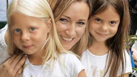 Hauptsache majestätisch: Carina I. mit Leonie und Chiara.  Foto: privat