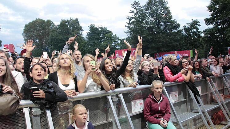 Xavier Naidoo machte seine Fans am Samstag im Forchheimer Jahnstadion glücklich. Foto: Josef Hofbauer
