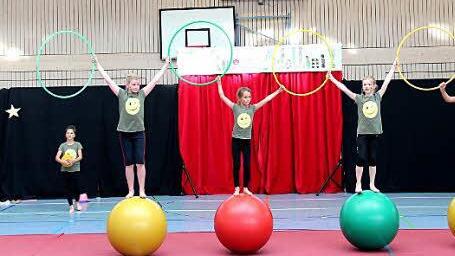 Ganz große Artistik - die "Kleinen" turnten professionell.