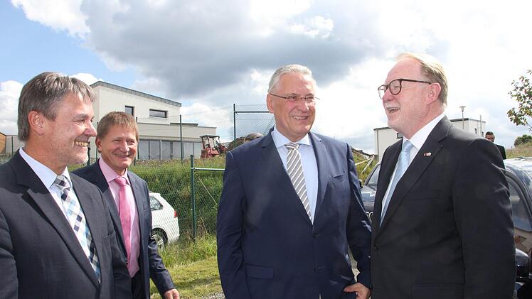 Eindrücke vom Ministerbesuch in Neufang. Foto: Veronika Schadeck