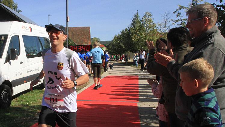Der "Marathon"-Bürgermeister im Ziel: Wolfgang Desel. Foto: Bertram Wagner