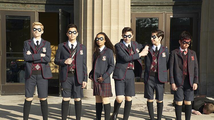 In "The Umbrella Academy" schickt Netflix verkorkste junge Helden auf Weltrettungsmission.