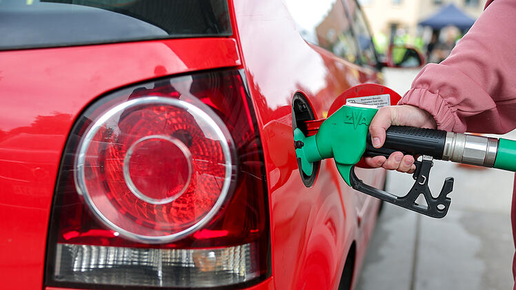 ADAC kritisiert 12-Uhr-Regel an Tankstellen
