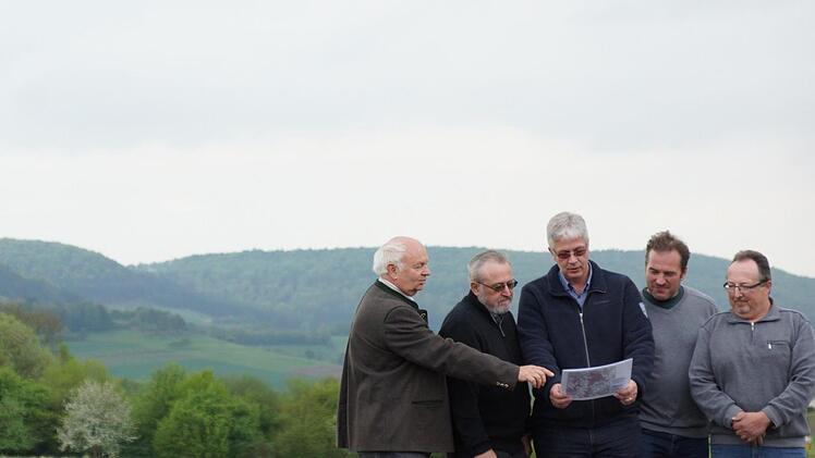 Erwin Kruczek, Reinhard Landgraf, Wolfram Vorndran, Edgar Thomas und Rolf Herdt unterstützen die Idee für eine Bürgerinitiative.  Foto: Arkadius Guzy